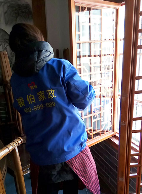 擦窗户